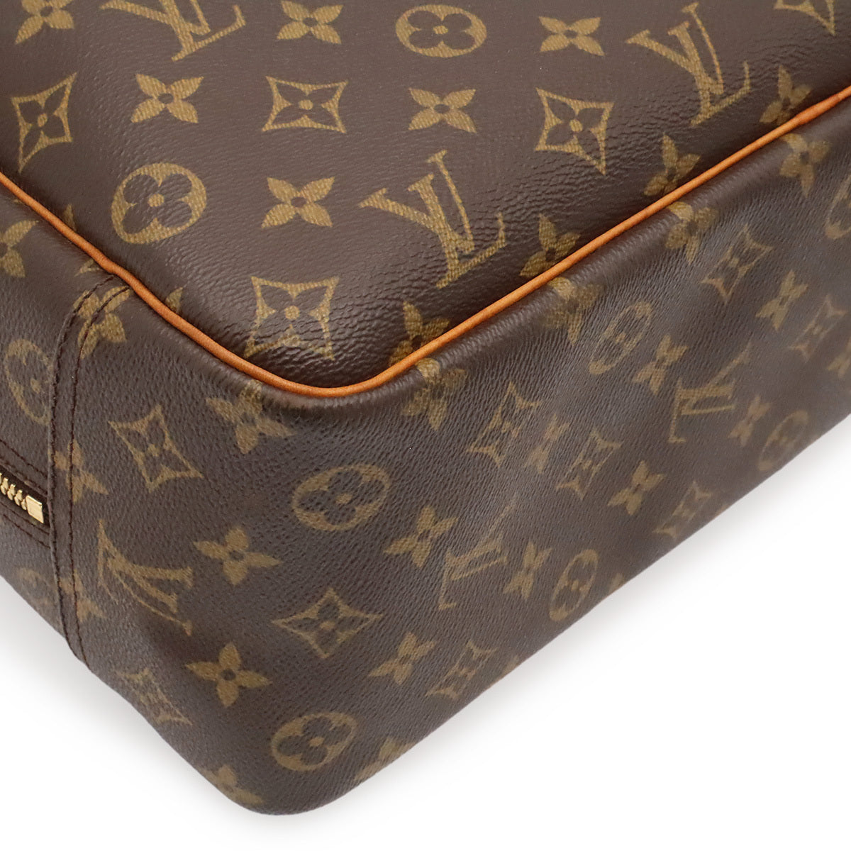 Louis Vuitton Deauville – sett skrått fra siden med glidelås
