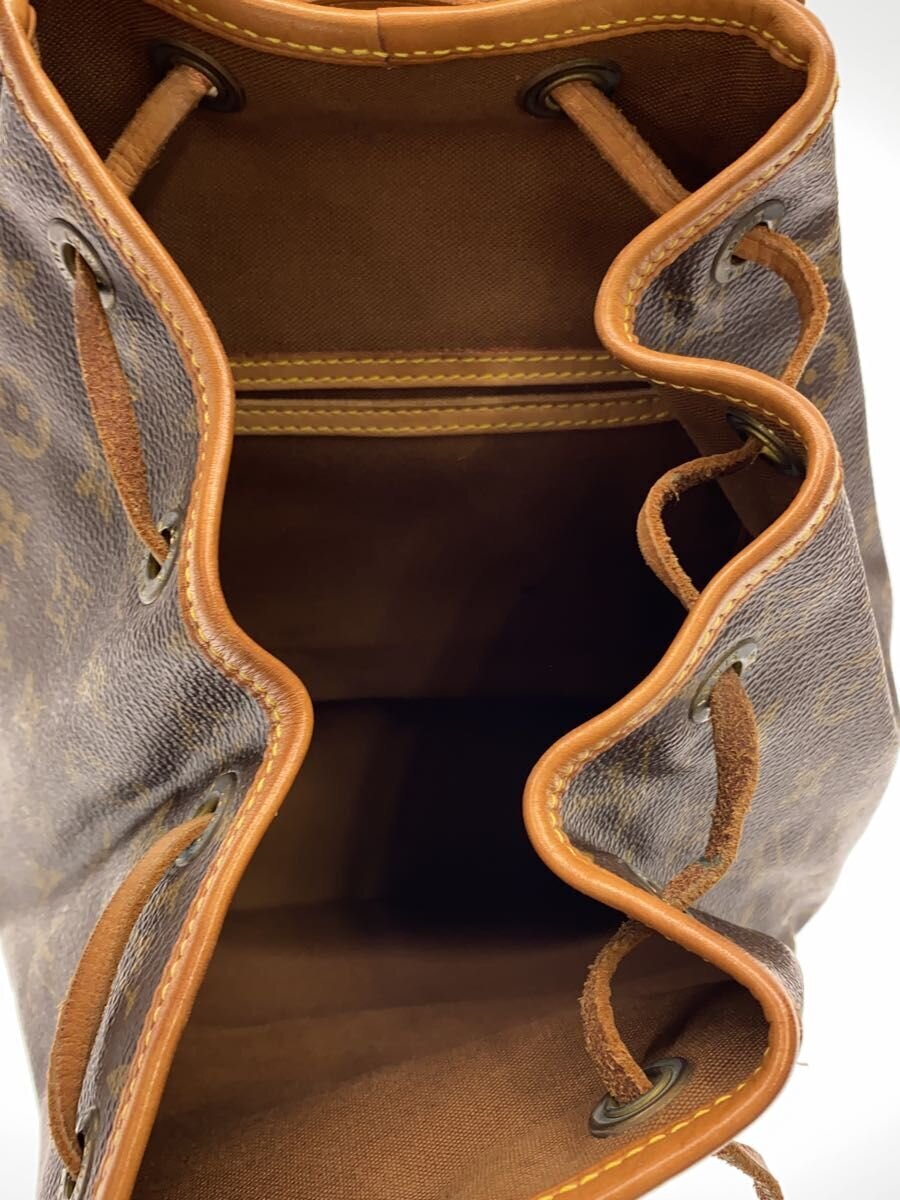 Louis Vuitton Montsouris MM – nærbilde av slitt lyst skinn på siden